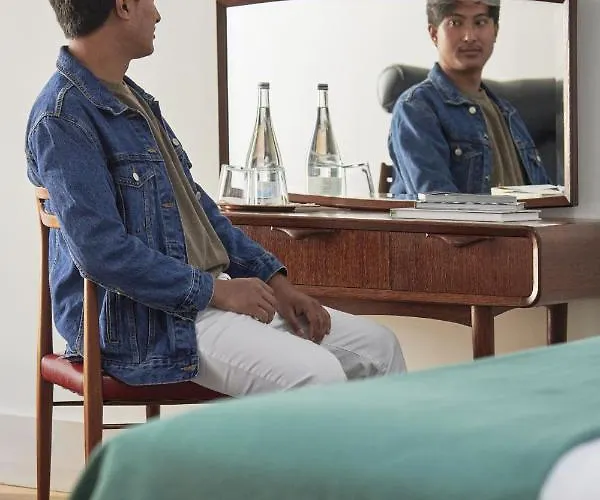 Cais Urban Aparthotel 4*