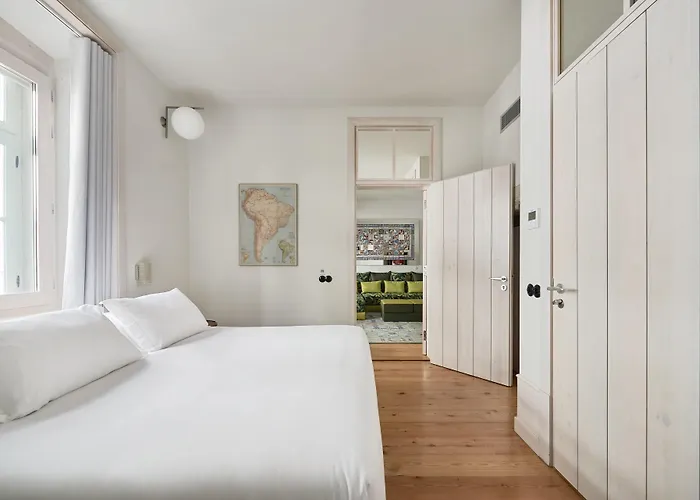 Cais Urban Aparthotel