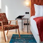 Cais Urban Aparthotel 4*